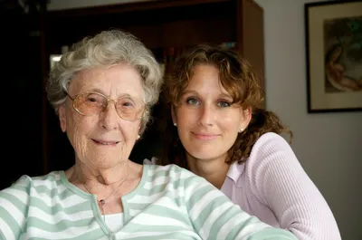 Assistante de vie dépendance : guide complet du métier