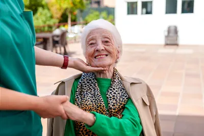 Comment éviter la maladie de Charcot ? Conseils et prévention pour les seniors
