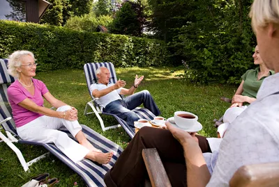 Quelles alternatives au domicile et à l’EHPAD ?