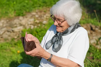 Rester chez soi quand on est âgé coûte plus cher 