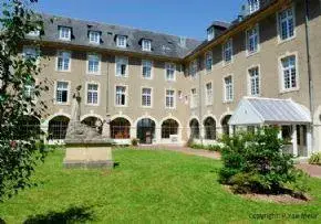 Photo principale de Maison De Retraite Elisabeth De Surville - Maison de retraite / EHPAD