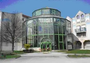 Photo principale de Ehpad Residence La Roseraie  - Maison de retraite / EHPAD