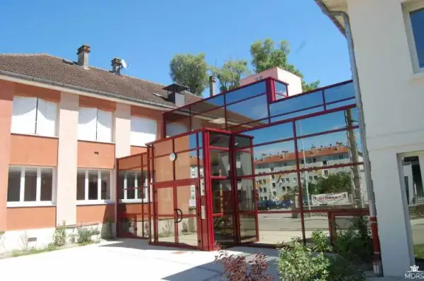 Photo de Residence De Courcelles - Résidence Services Seniors