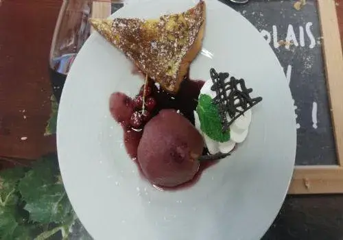 Photo de Pole Gerontologique Villa Du Petit Trianon - Résidence Services Seniors