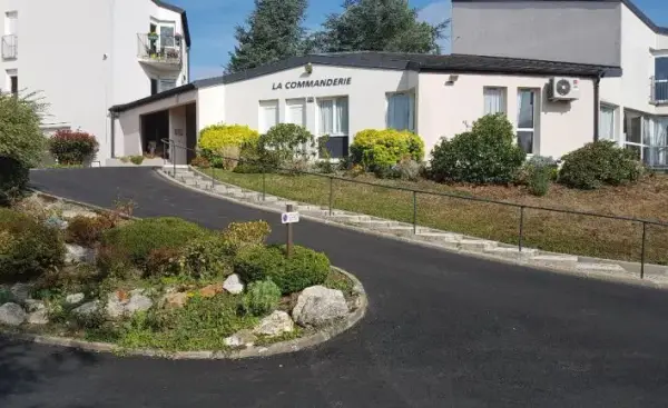Photo de Résidence la Commanderie - Résidence Services Seniors