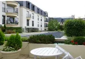 Photo de Résidence Les Hespérides du Château - Résidence Services Seniors