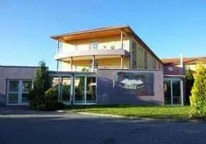 Photo de Ehpad Les Cèdres - Maison de retraite / EHPAD