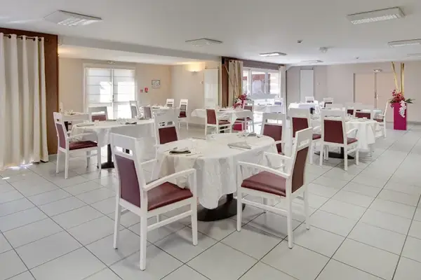 Photo de Residence Les Baux Du Roy - Maison de retraite / EHPAD