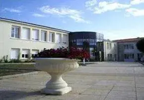 Photo de E.h.p.a.d Les Capucines - Maison de retraite / EHPAD