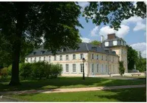 Photo de Centre De Gerontologie Clinique Leopold Bellan - Maison de retraite / EHPAD