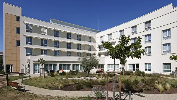 Photo de Résidence Les Portes Du Luberon - Maison de retraite / EHPAD