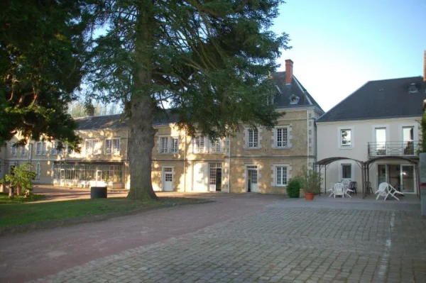 Ehpad Hostellerie Du Chateau Massay - Maison de retraite / EHPAD à Massay