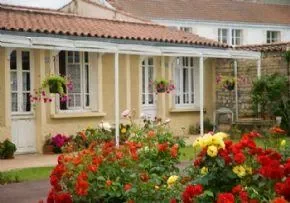 Maison De Retraite Sainte Famille - Maison de retraite / EHPAD à Sainte-Gemme-la-Plaine