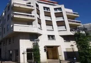 Résidence Les Hespérides de l'Hôtel de Ville - Résidence Services Seniors à Courbevoie