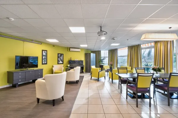 Residence Du Chateau De Cosnac - Maison de retraite / EHPAD à Cosnac