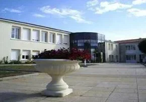 E.h.p.a.d Les Capucines - Maison de retraite / EHPAD à Civray