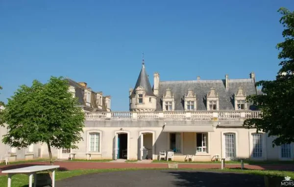 Maison De Retraite Le Chateau - Maison de retraite / EHPAD à Châteauvieux