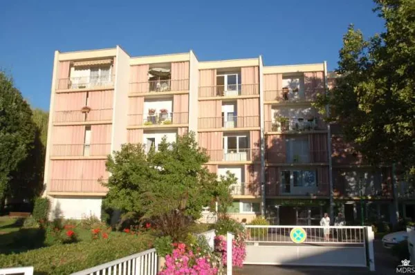 Foyer-Résidence Les jonquilles - Résidence Services Seniors à Vandœuvre-lès-Nancy