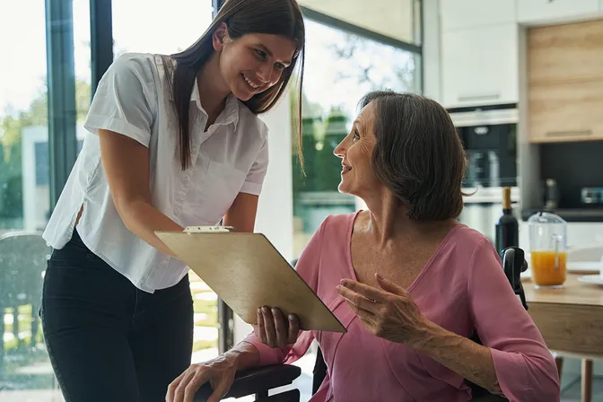 Revaloriser les métiers du secteur médico-social : un nouveau programme