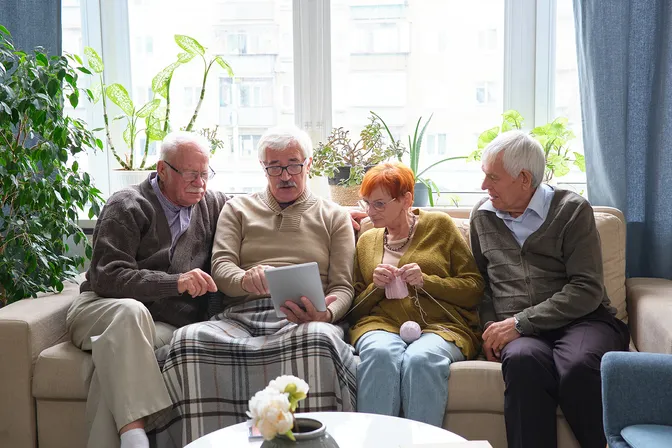 Habitat partagé : pourquoi il fait du bien aux seniors