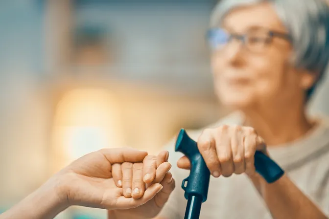 Peut-on rester à domicile avec Alzheimer ?