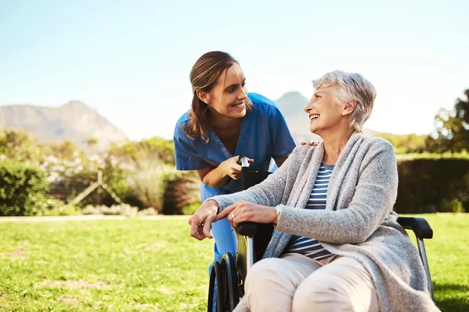 Aidant familial : profitez du baluchonnage pour vous reposer 