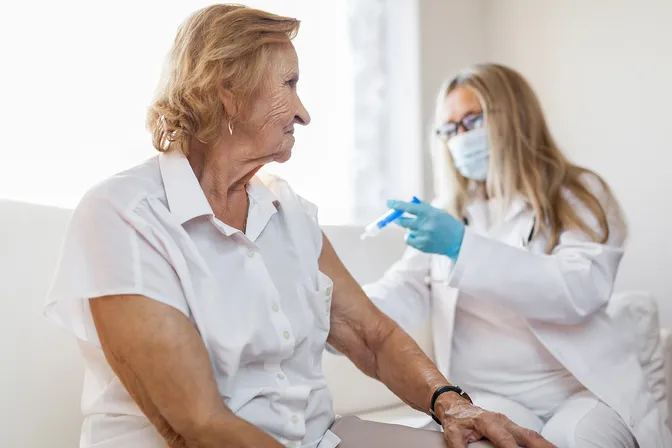La vaccination contre la grippe se fait avec la covid