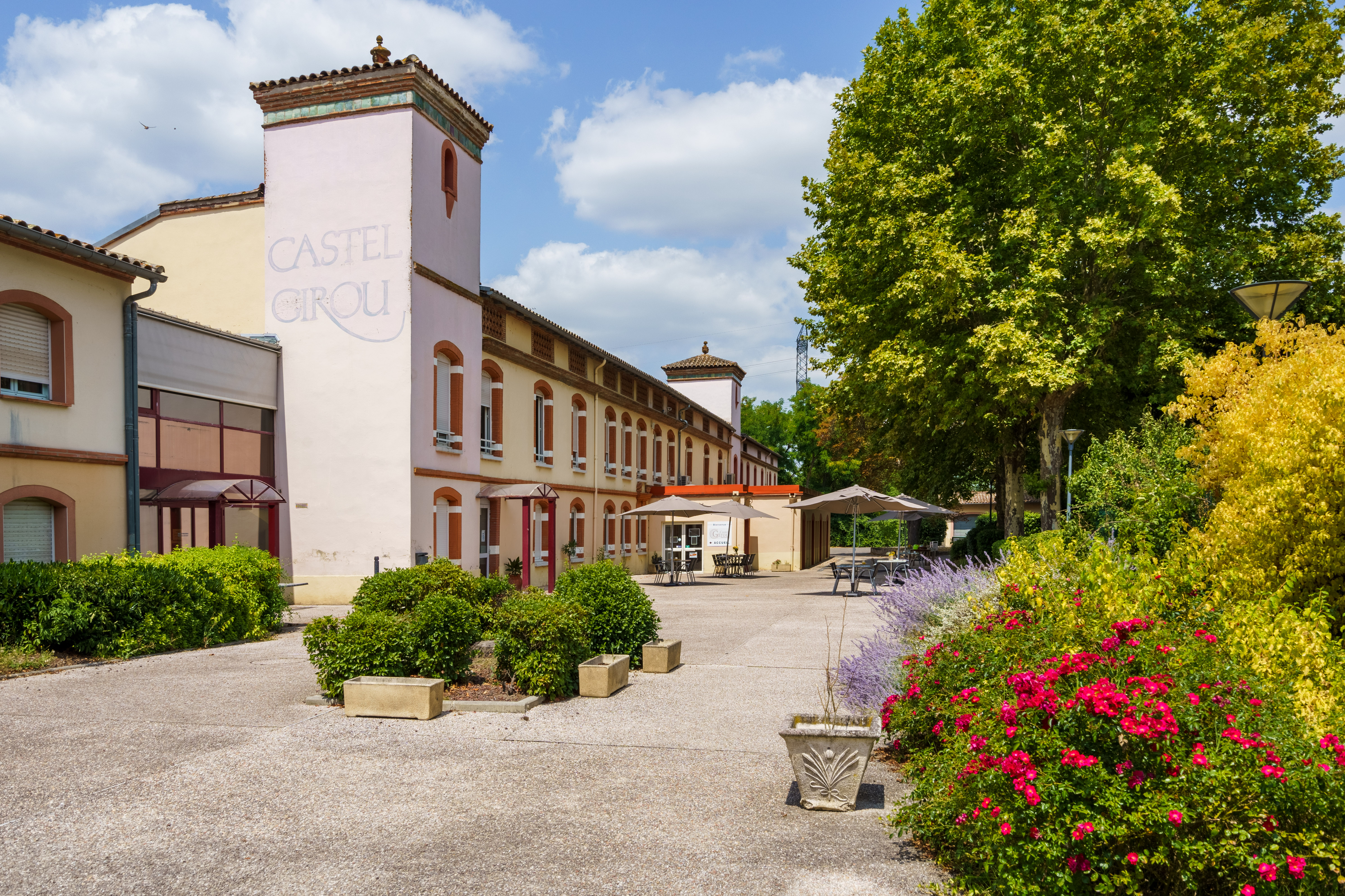 Maison De Retraite Saint Jean Du Falga Ehpad Résidence Castel Girou - Cepet : Maison de retraite | Booking Seniors